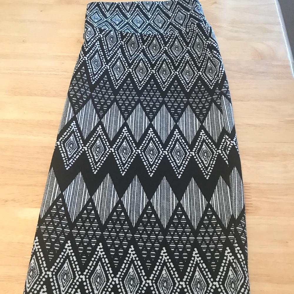 LuLaRoe XL Cassie skirt